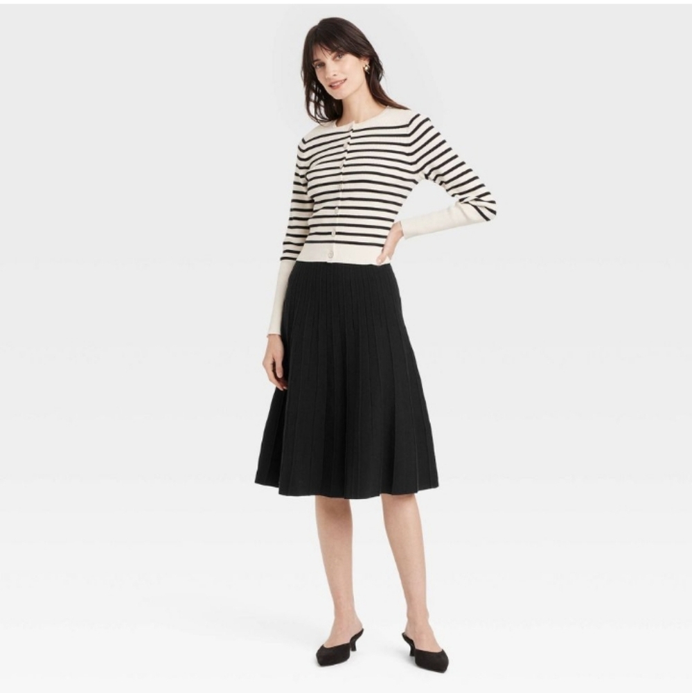 A New Day Navy Pleated Skirt Sz 2